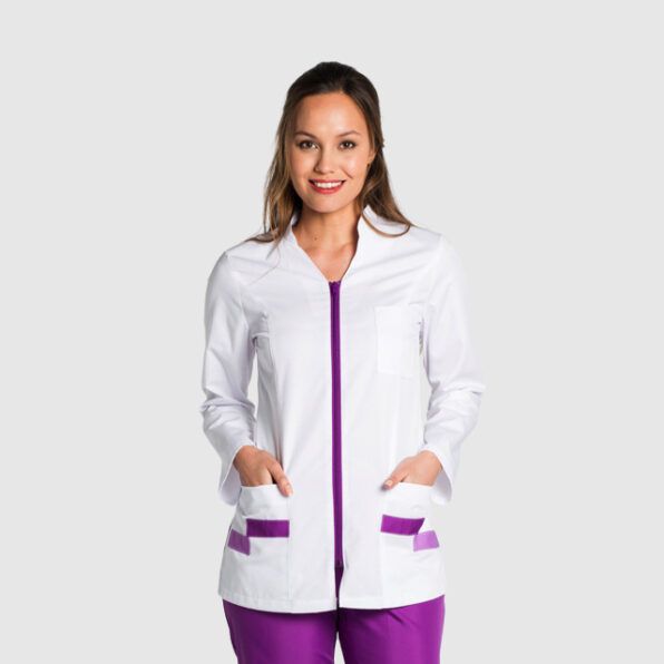 CHAQUETA DYNEKE FARMACIA CONTRASTE LILA MUJER MANGA CORTA